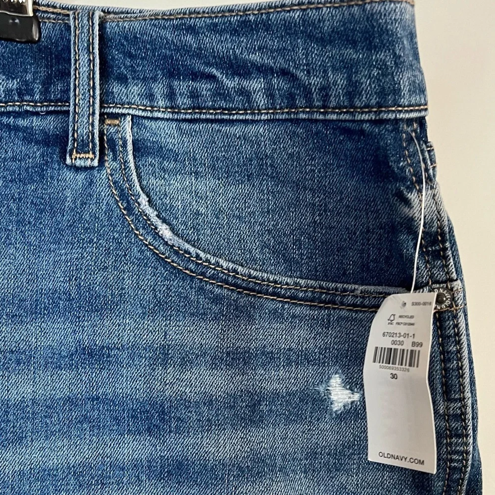 Old Navy NEW Boyfriend Mid Rise Distressed Jean Shorts Sz 30